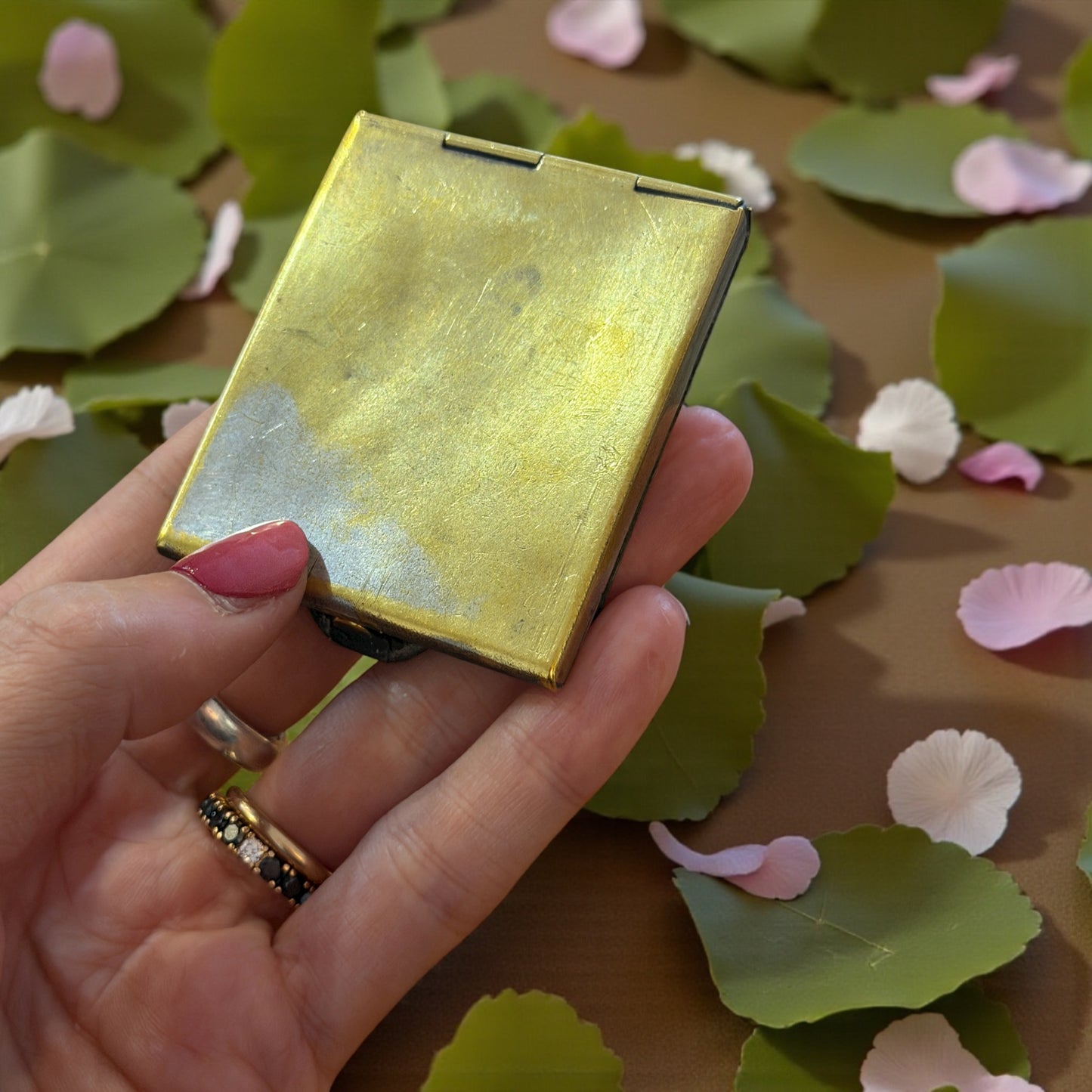 Antico Vesta Case con decoro Art Nouveau e cabochon blu