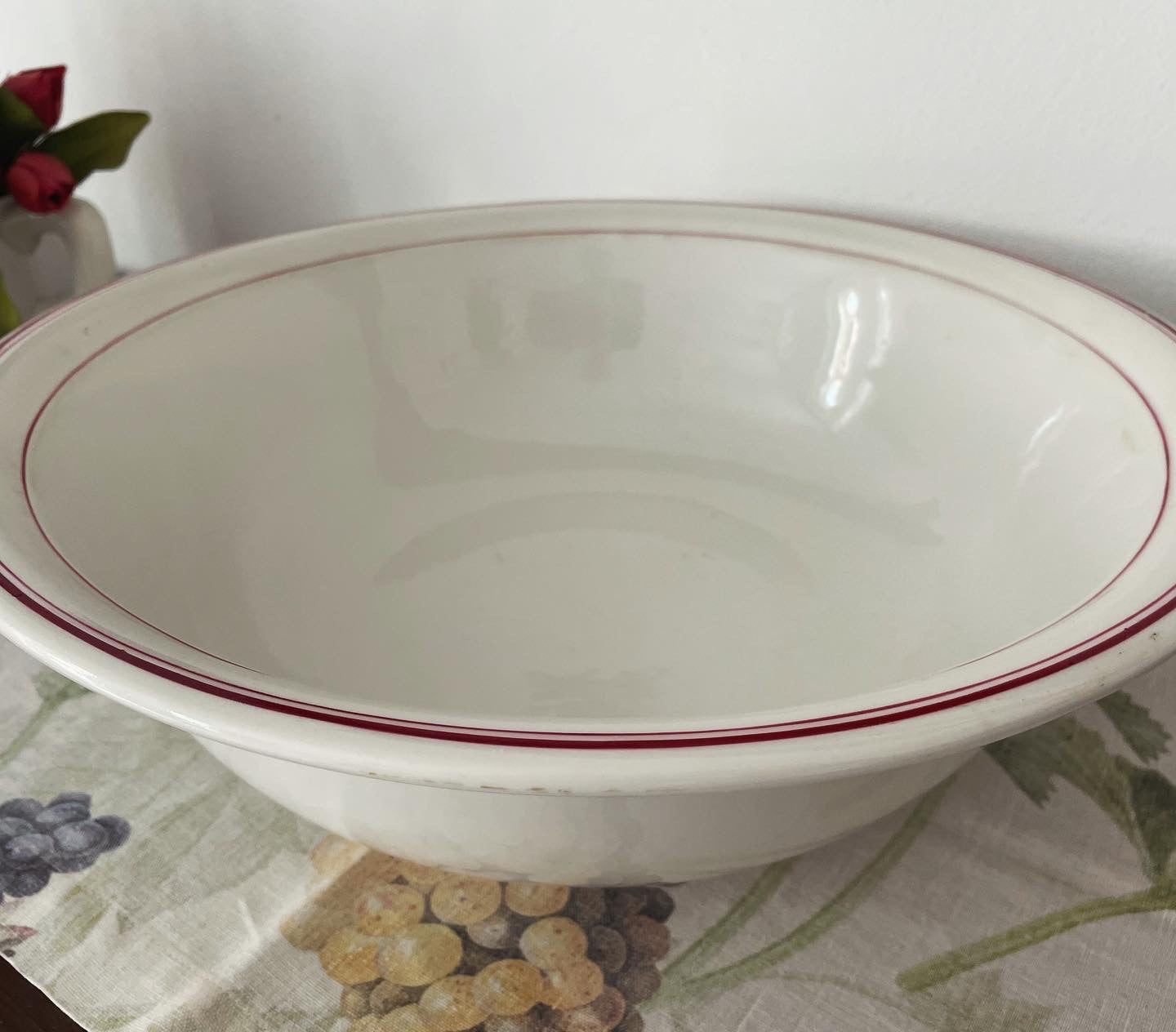 Large Richard Ginori basin, early 1900s