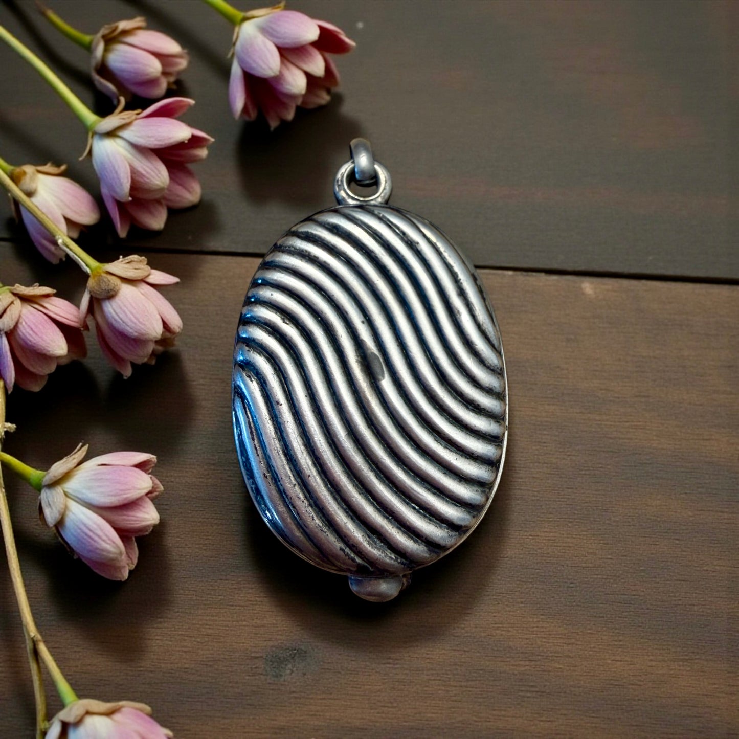 Medaglione in argento massiccio Art Nouveau fine ‘800 con specchio a scorrimento finemente inciso