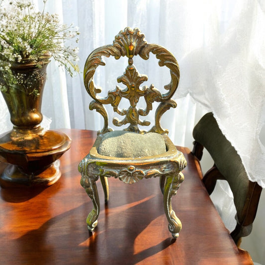 Punta spilli antico a guisa di sedia in miniatura, anni ‘20