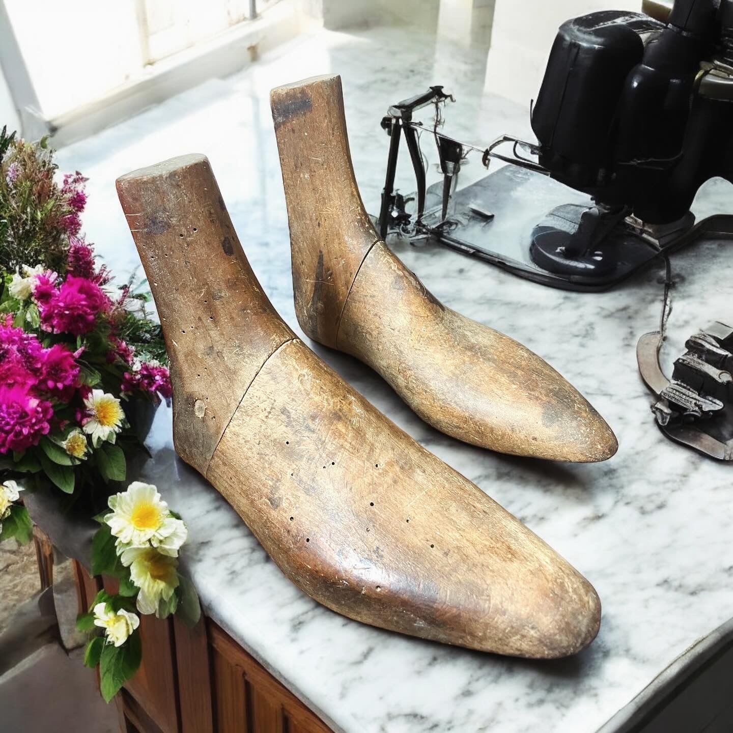 Wooden feet ancient shoemaker forms