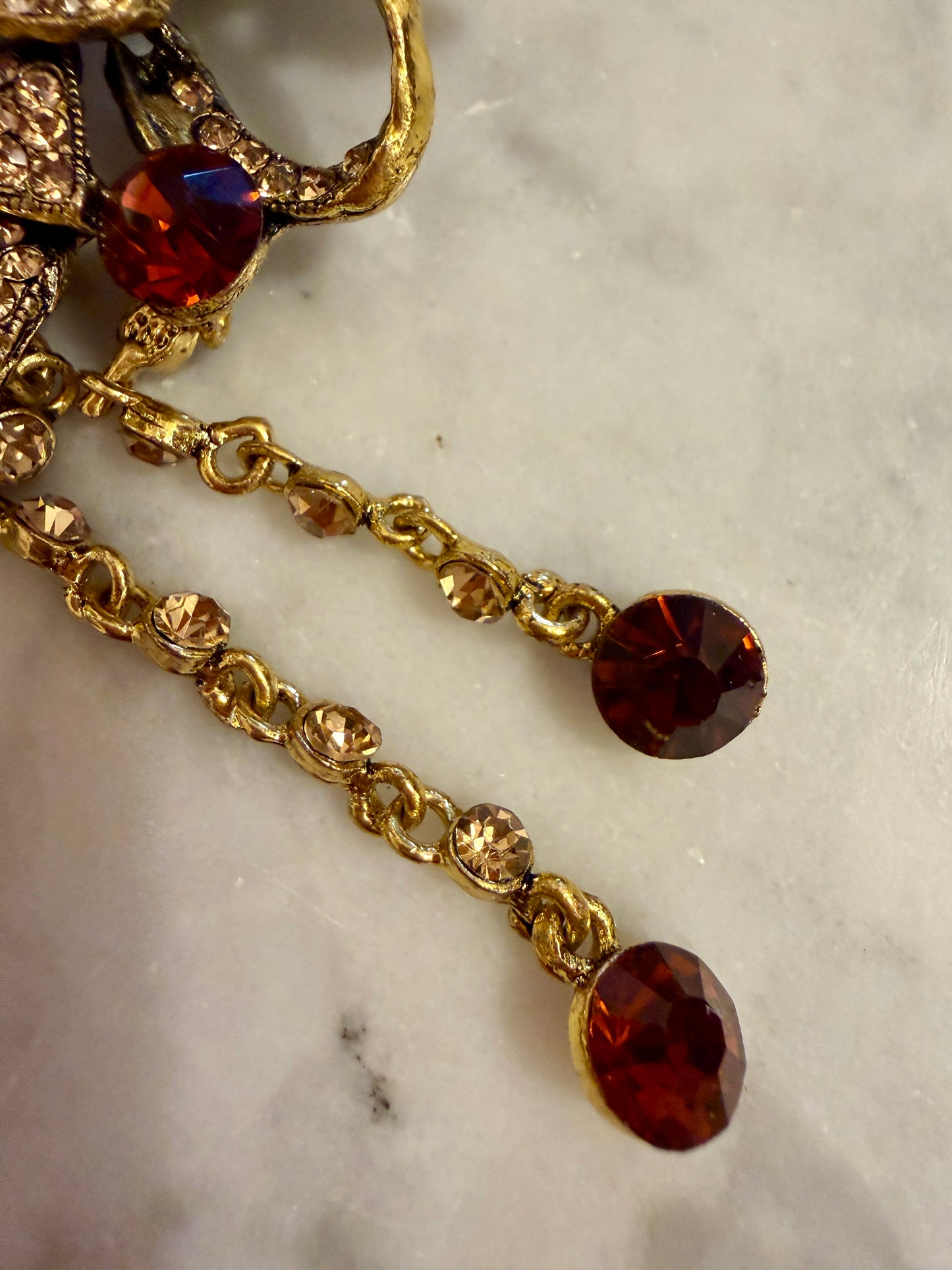 Spilla dangle crystals floreale color champagne, 80s - 90s