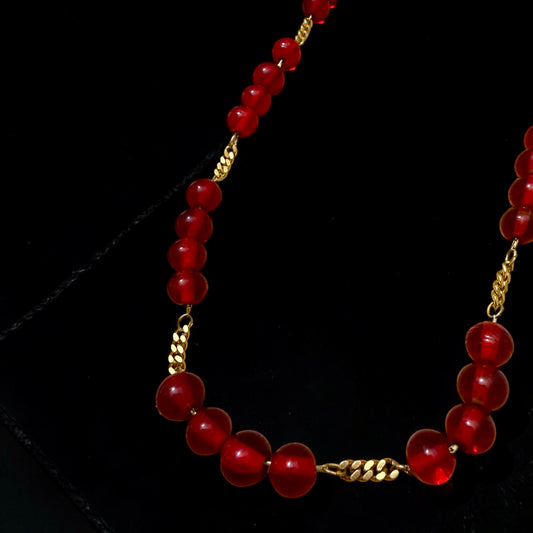 Vintage anni ‘70 collana “amarene” in perle di vetro rosso su catena placcata oro