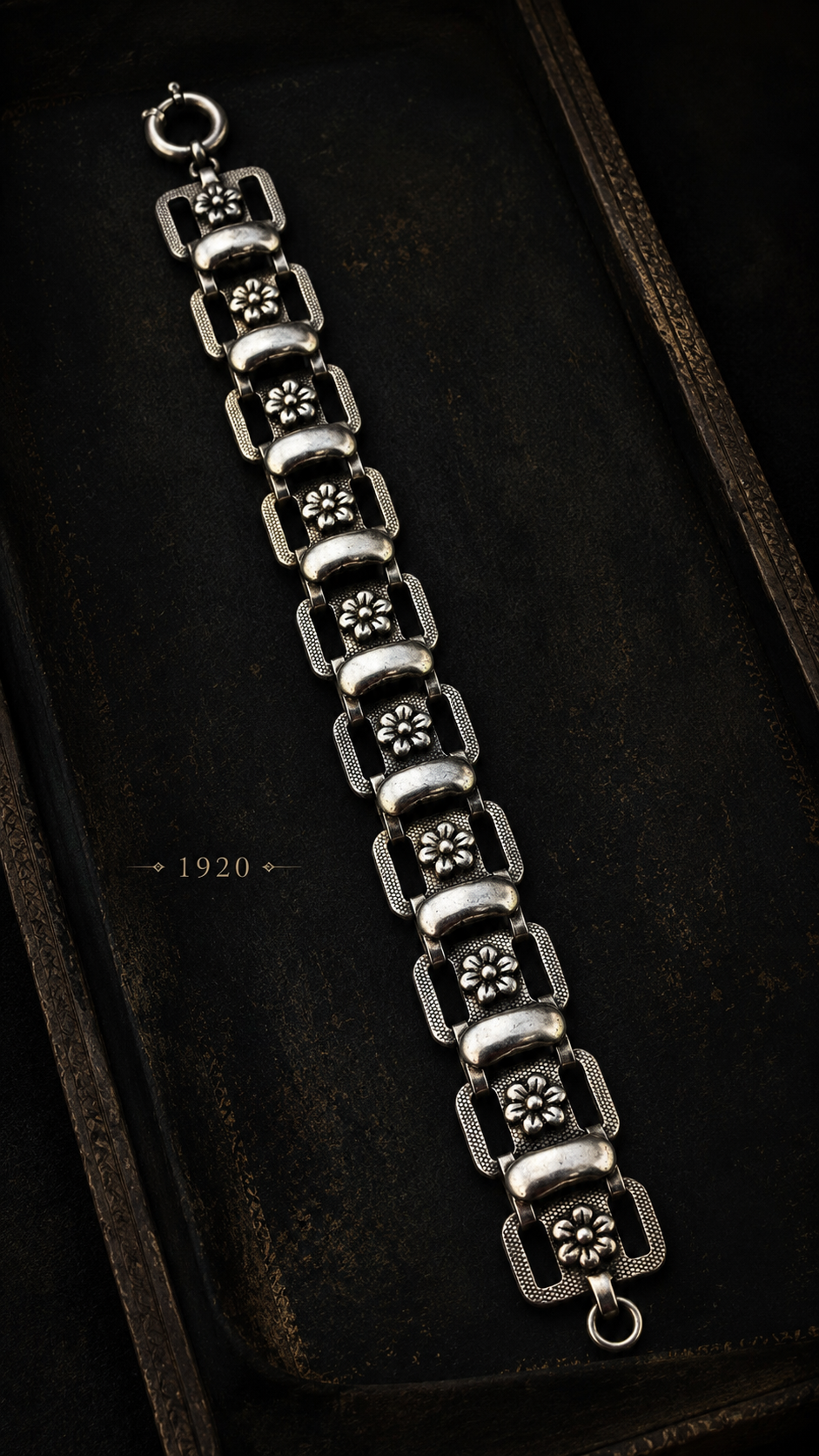 Bracciale antico in argento testato con maglie anni ‘20, transizione tra liberty e déco