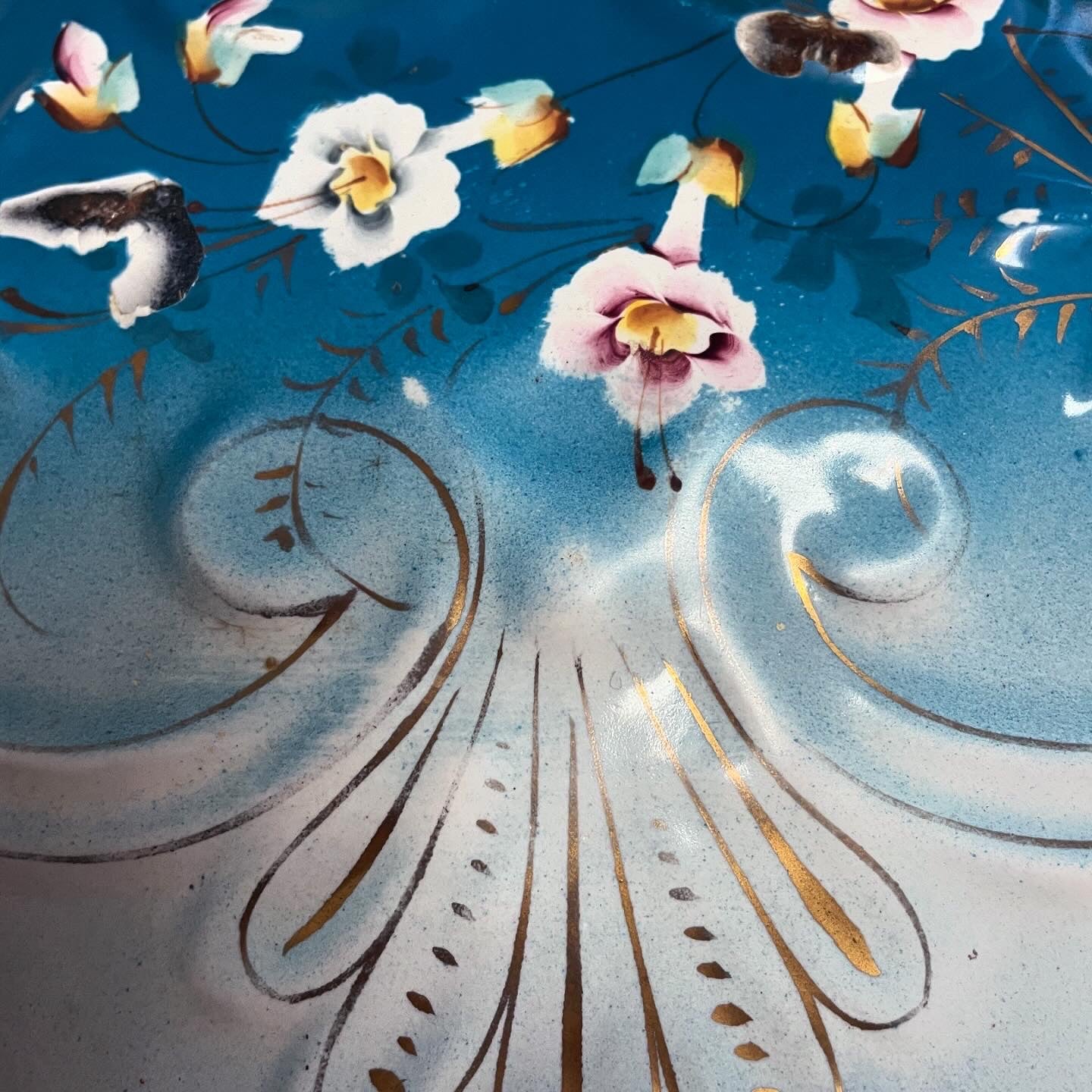 Enamelled wall fountain from the late 19th century