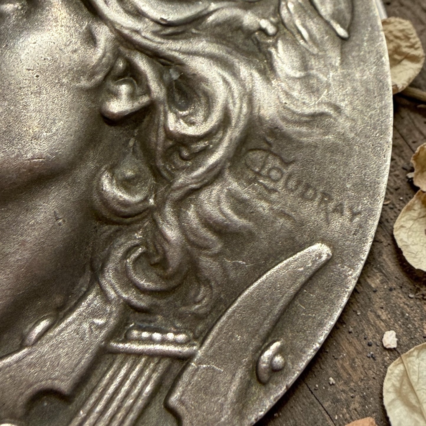 Medaglia gioiello in bronzo placcato argento, Orfeo con la lira, a firma Coudray