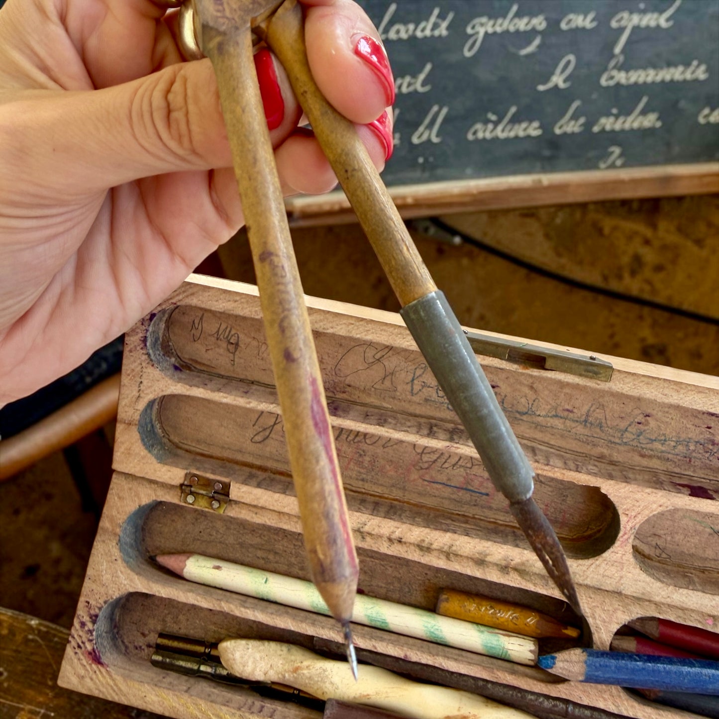 Antico plumier astuccio da scolaro i Gustave, primo ‘900 con utensili e porta pennino in osso