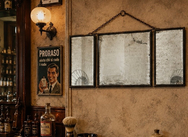 Specchio da barber shop antico o tryptic mirror, tre ante decorate