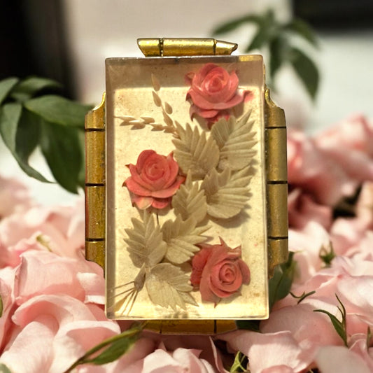 Spilla in lucite anni ‘50 con composizione floreale tridimensionale