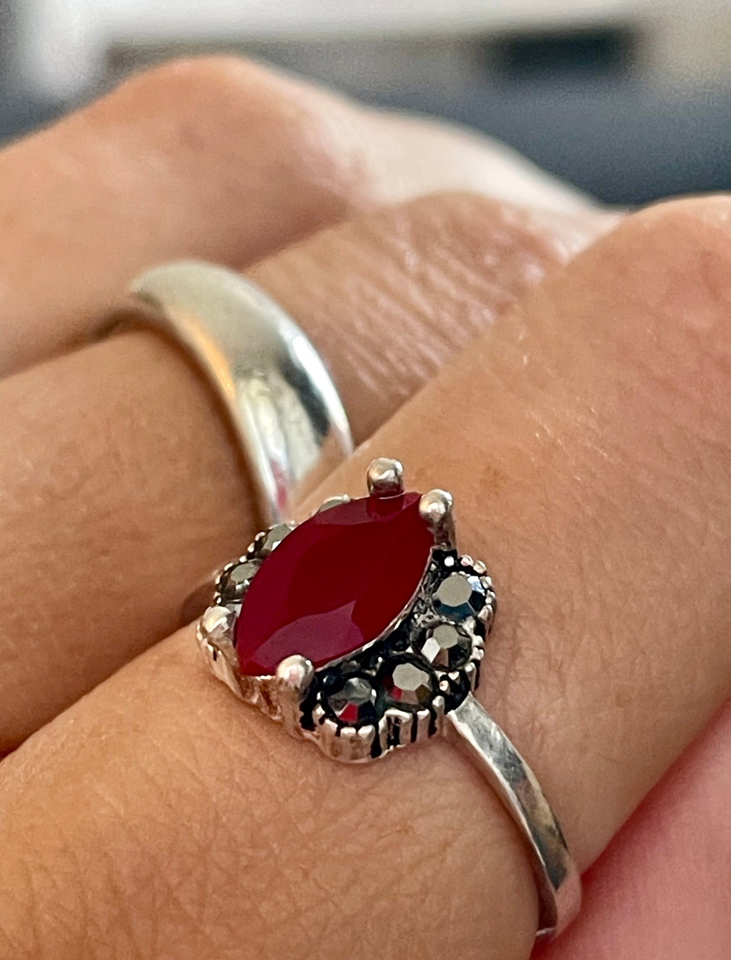 Set anello e pendente coordinato, argento con spinello e marcasiti