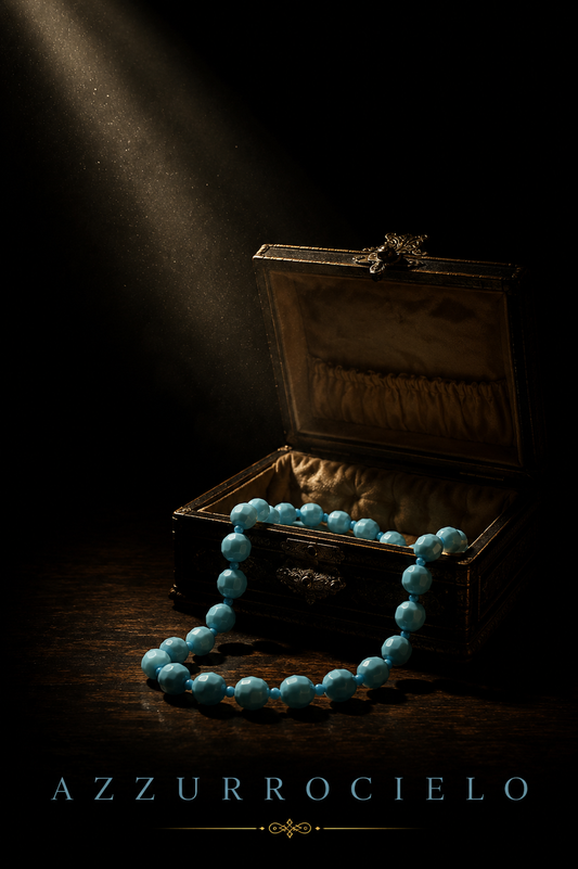 Splendida collana in paste vitree sfaccettate anni ‘50 azzurro cielo con chiusura a barilotto