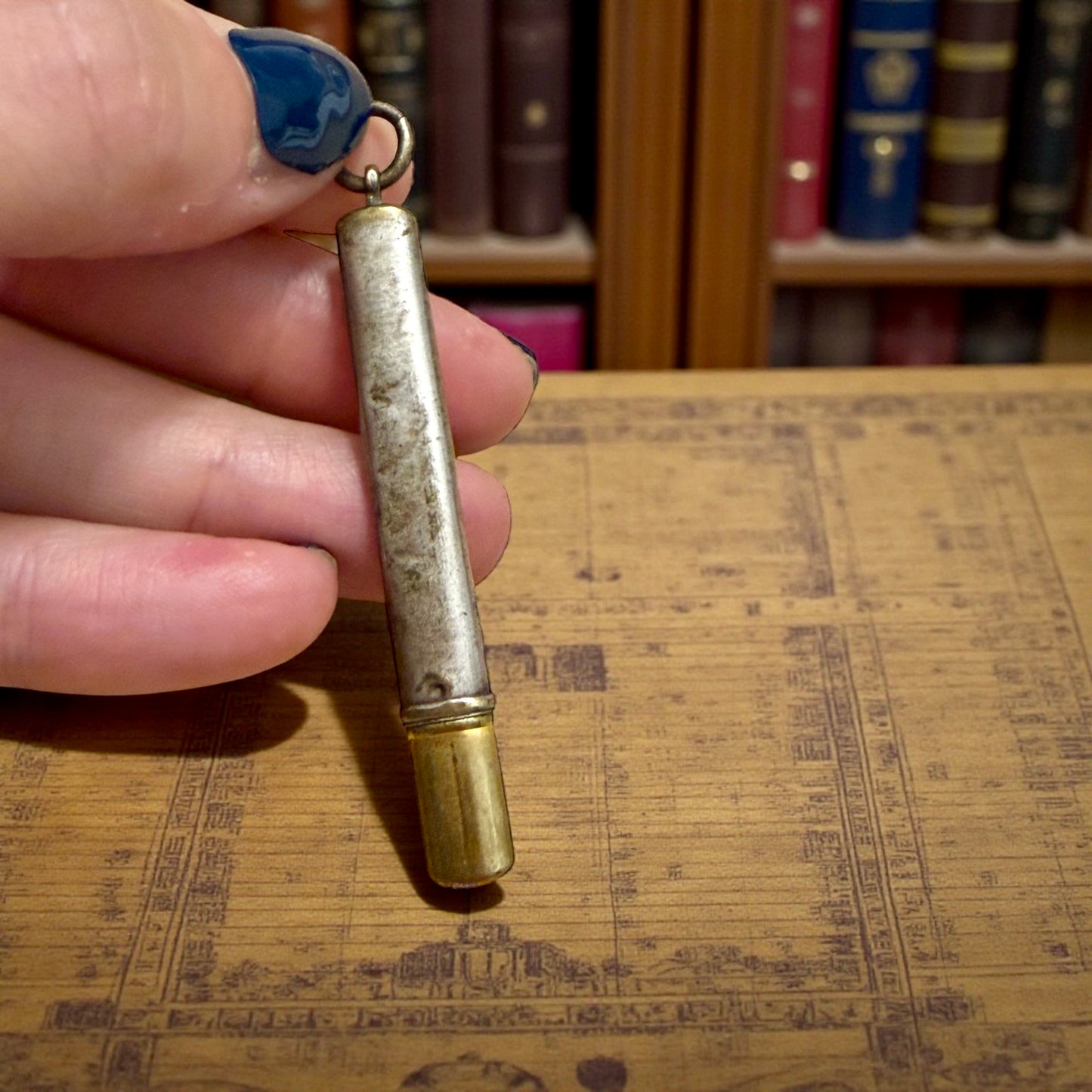 Porta matita da Chatelaine argentato con Santa Teresa di Lisieux, ca anni ‘20