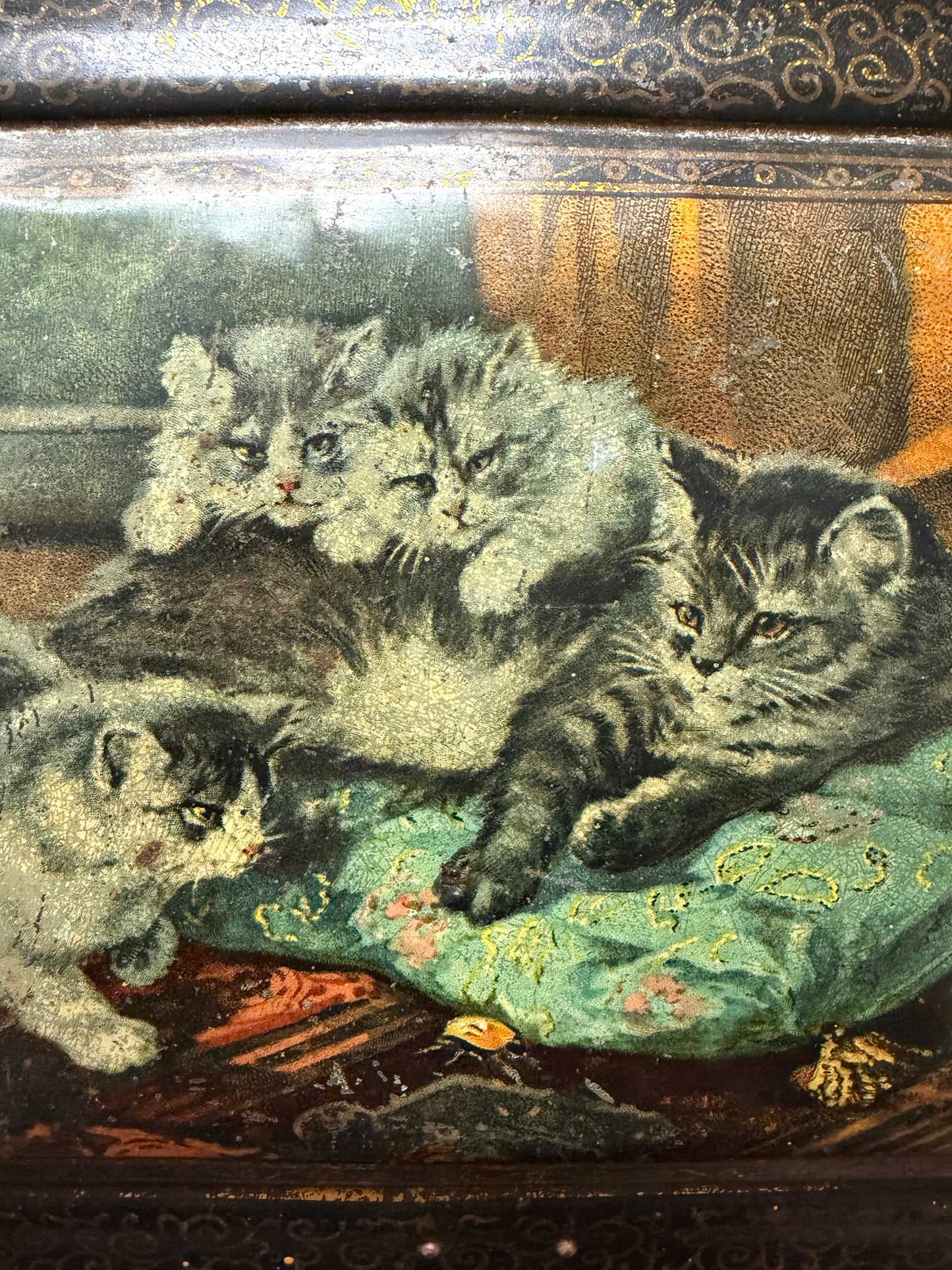 Antica scatola di latta litografata con gattini, fine ‘800, Olanda