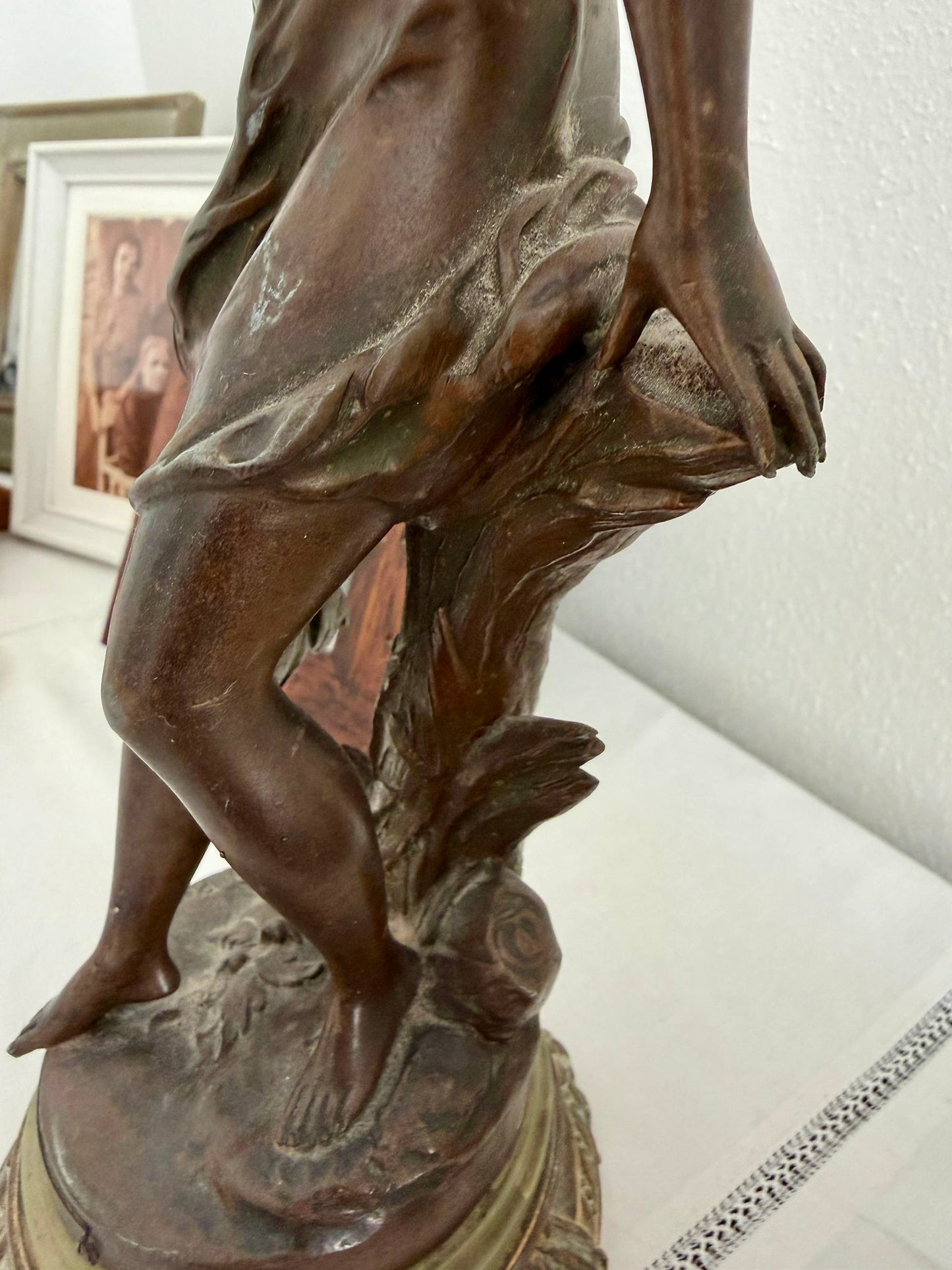 Antica scultura su basamento firmata Perron, 1900, titolo “Hésitation”