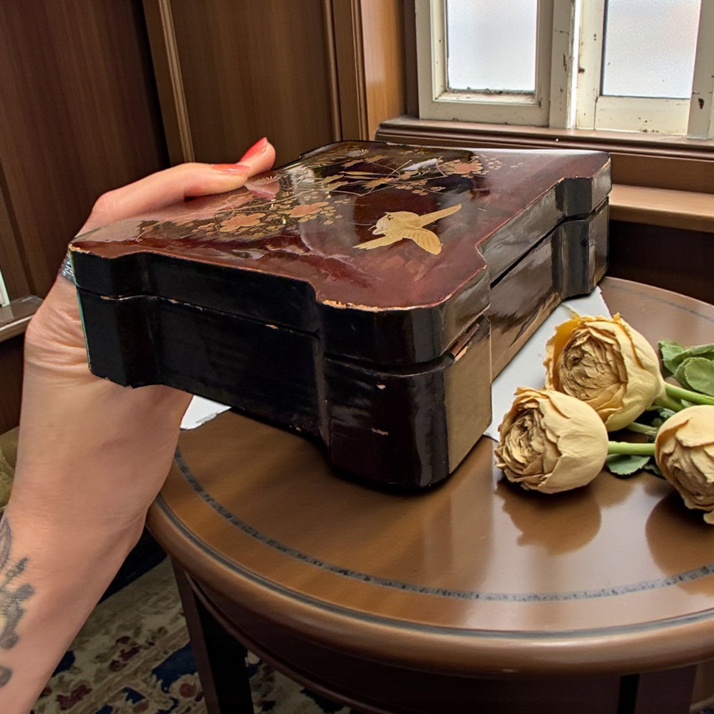 Cofanetto laccato Giapponese primo quarto ‘900 con doppia decorazione, interna ed esterna