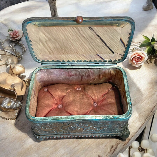 Scrigno porta gioielli Art Nouveau, con lamina argentata e interno in seta rosa antico