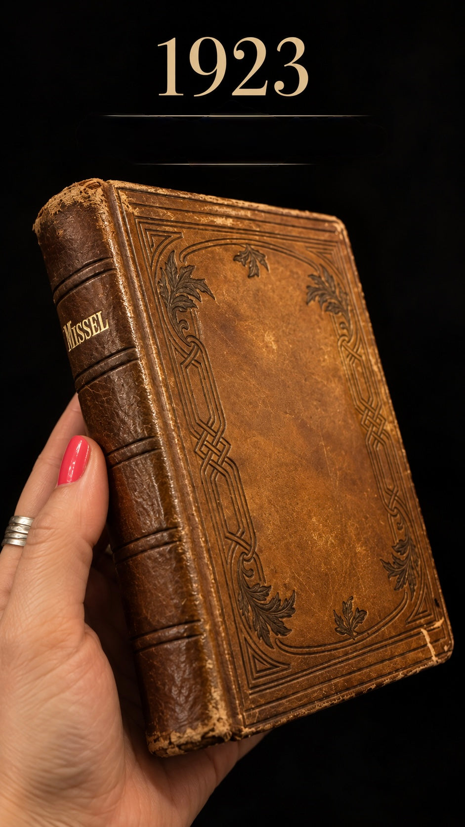 Antico messale romano edito 1923 con rametti di bosso