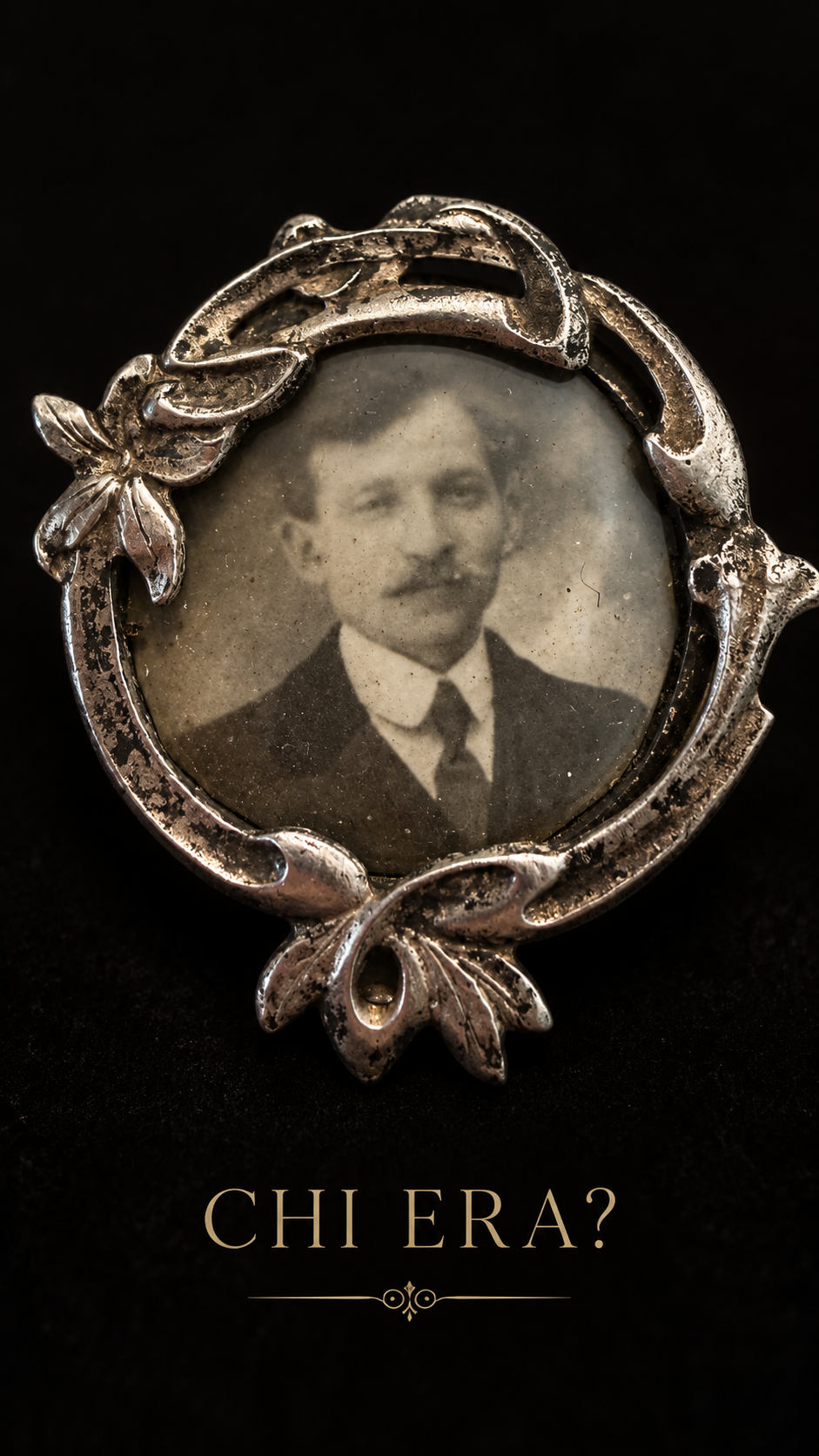 Spilla ritratto, gioiello sentimentale ad memoriam in cornice Art Nouveau argentata
