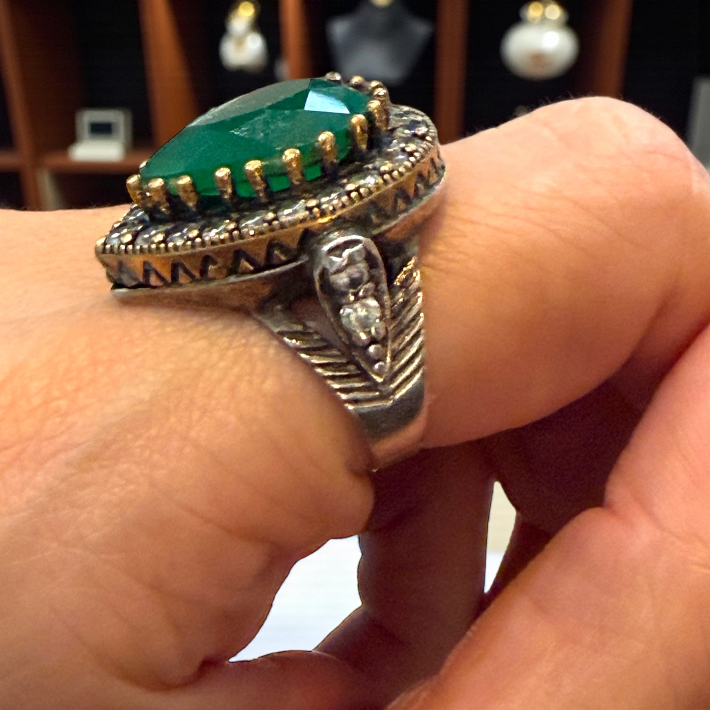 Set gioielli anello e pendente coordinati, fattura turco-ottomana, argento e ottone