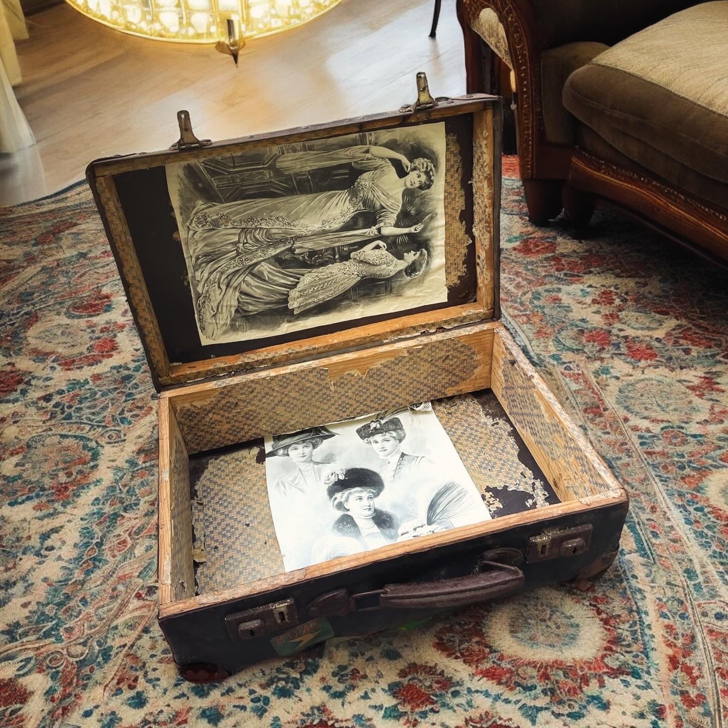 Set of three antique suitcases from 1900 with vintage stickers