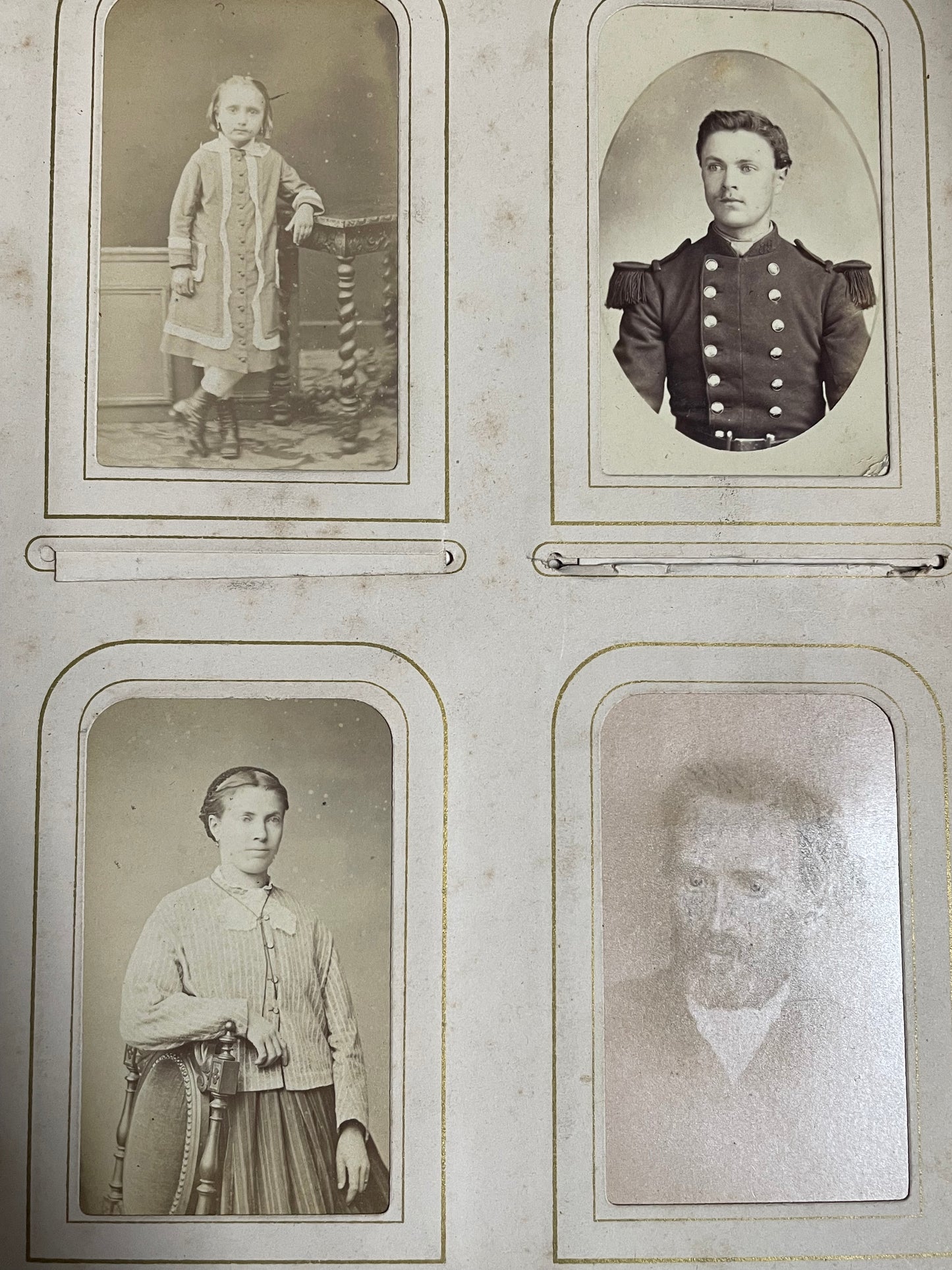 Album de famille con 105 fotografie, ca 1880-1905