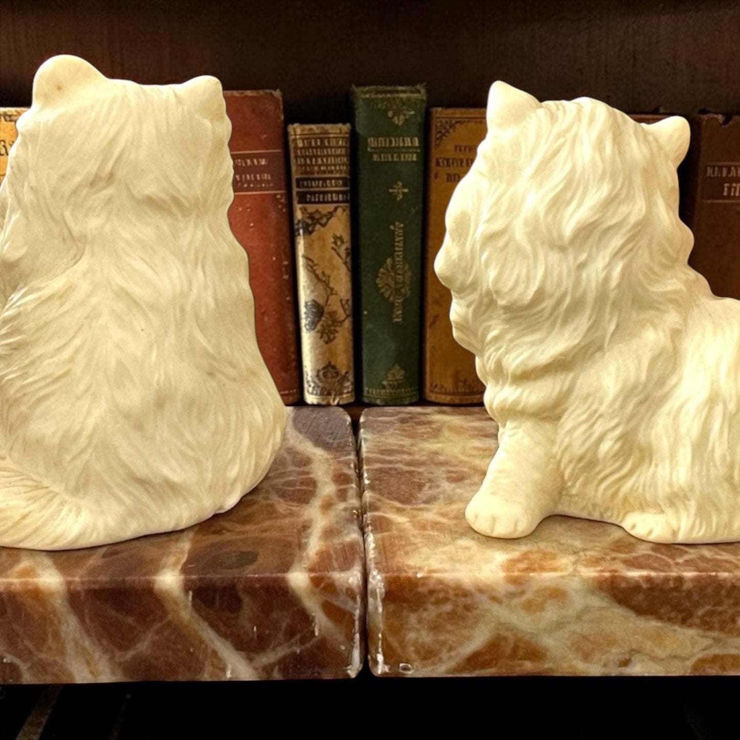 Coppia fermalibri marmo e resina a guisa di Gatti Persiani, anni ‘70