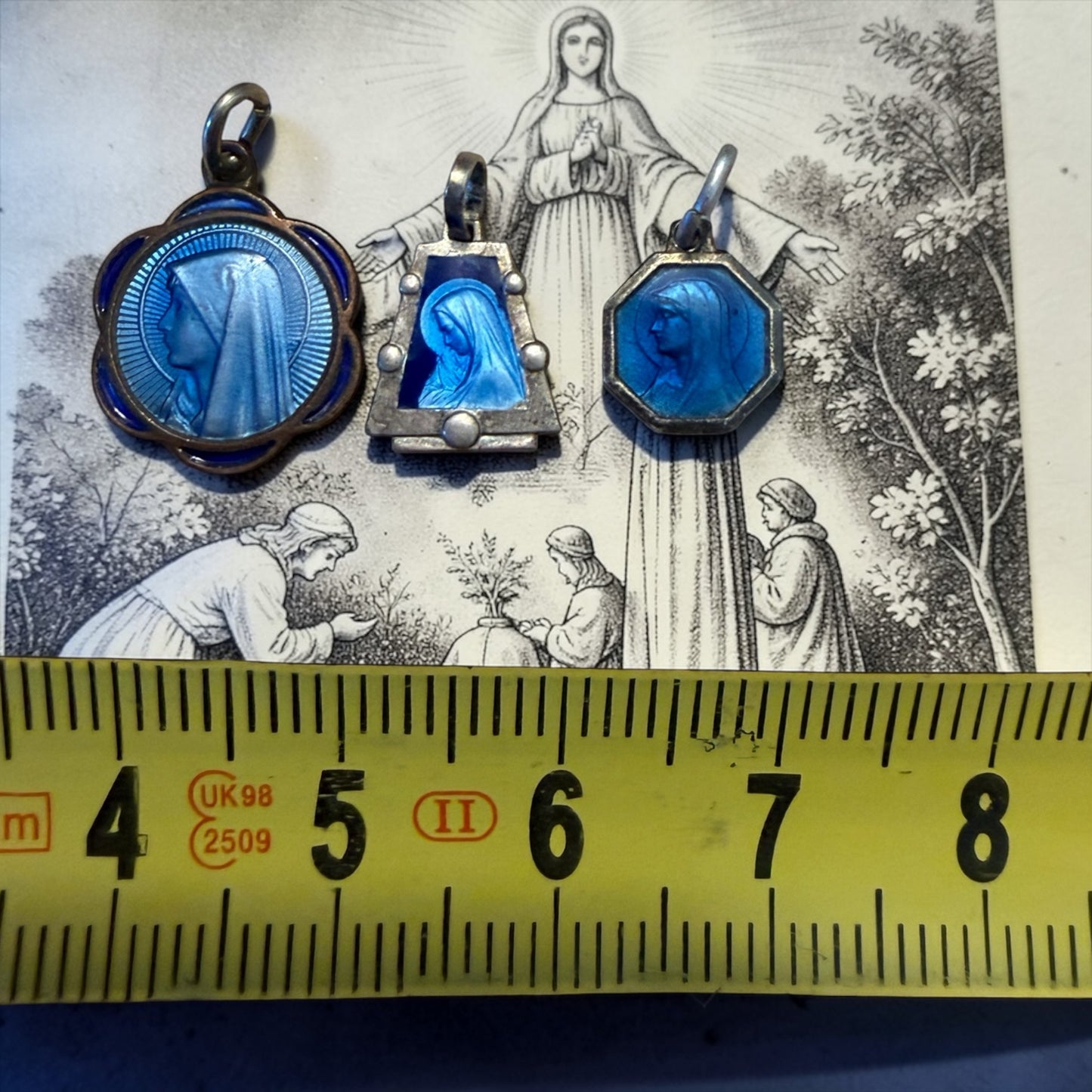 Tris medaglie sacre Mariane di cui due in argento prov. da Lourdes, fine ‘800 primo ‘900