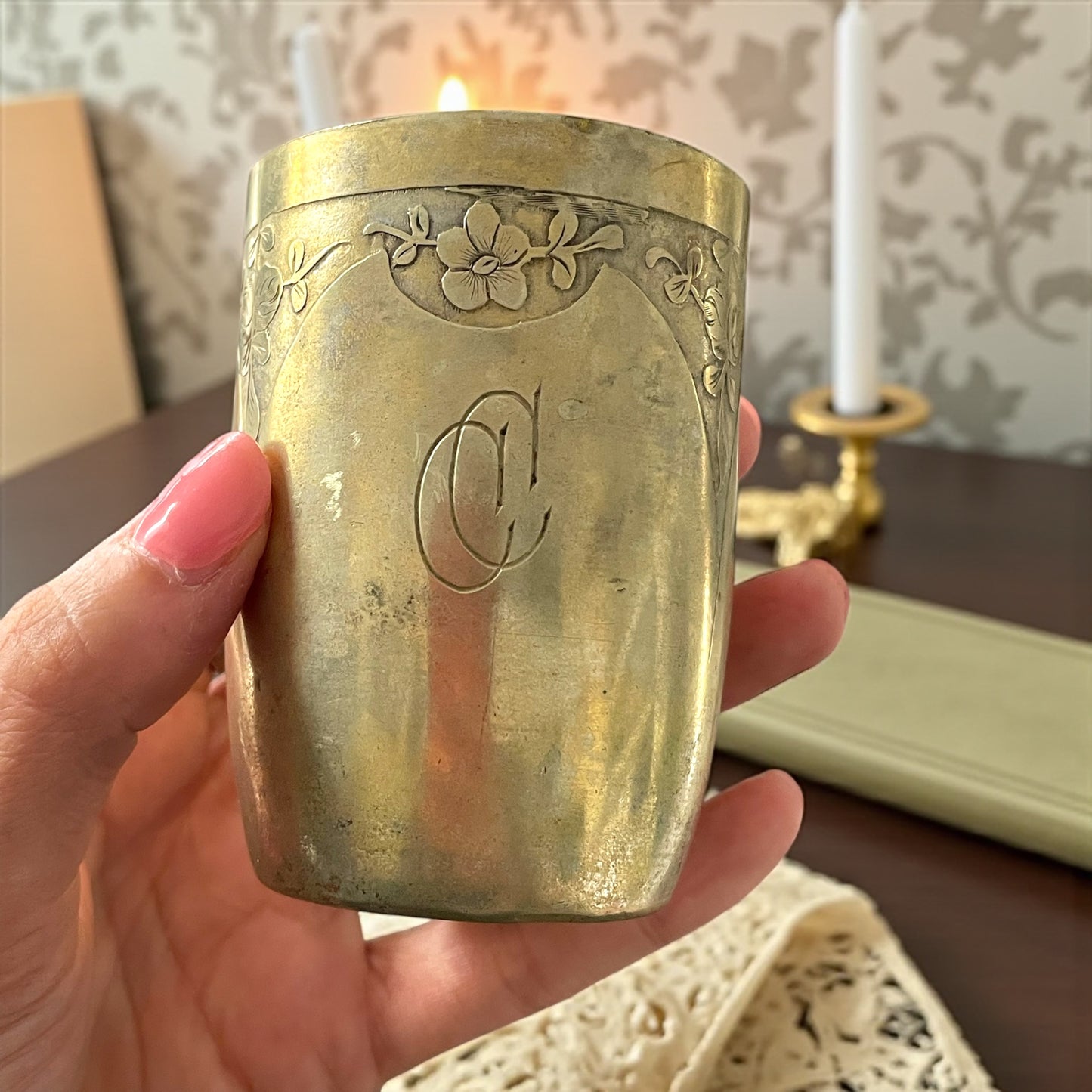 Antico bicchiere da camera argentato con monogramma CC, belle époque