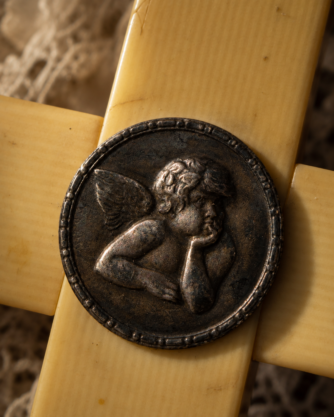 Antica croce capo culla anni ‘20 con medaglia Dropsy putto protettore