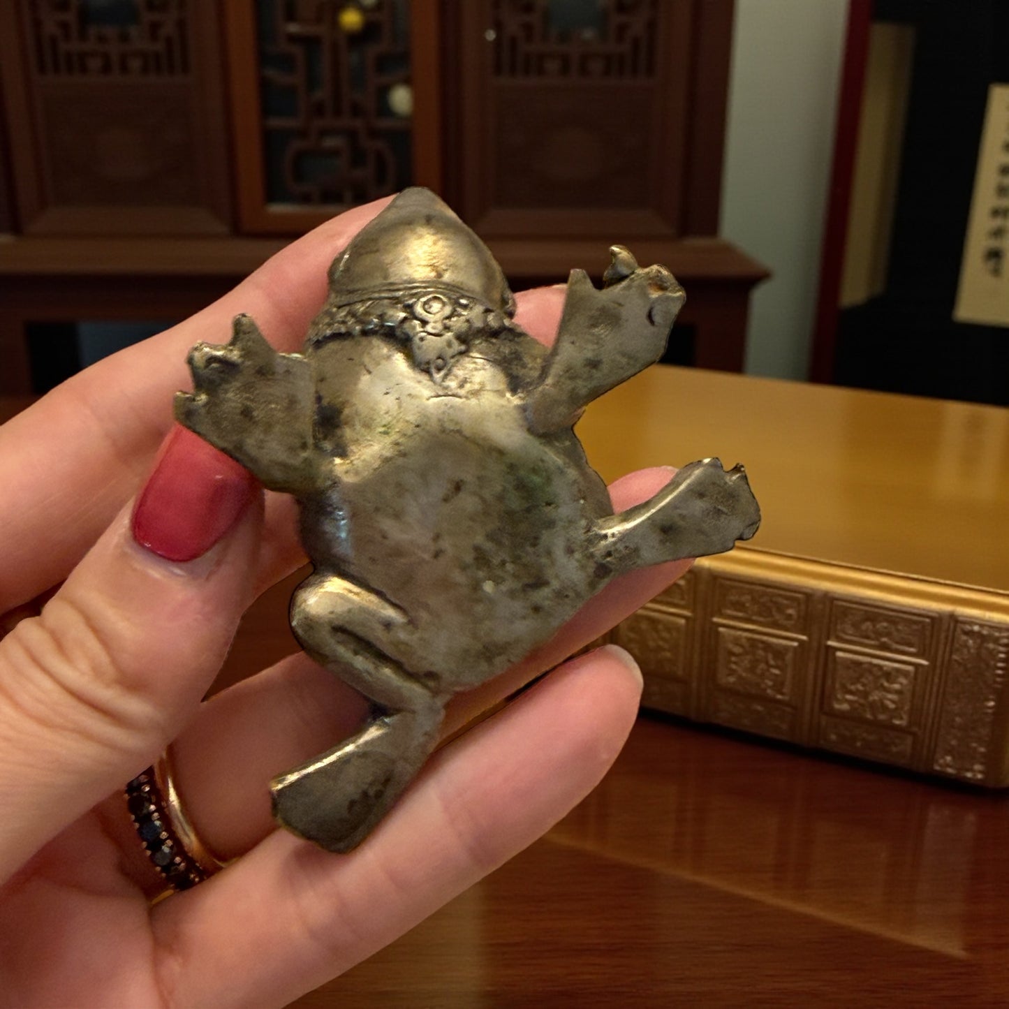 Scultura in lega piena a guisa di ranocchio, 85g, prov. oriente, vintage