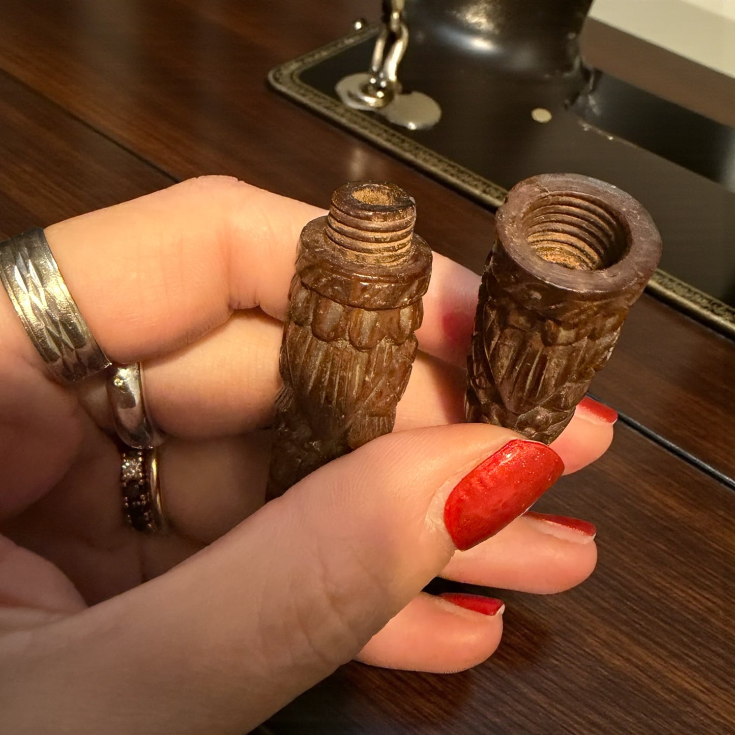 Antico needle case fine ‘800 intagliato a mano con ritratto “nascosto”