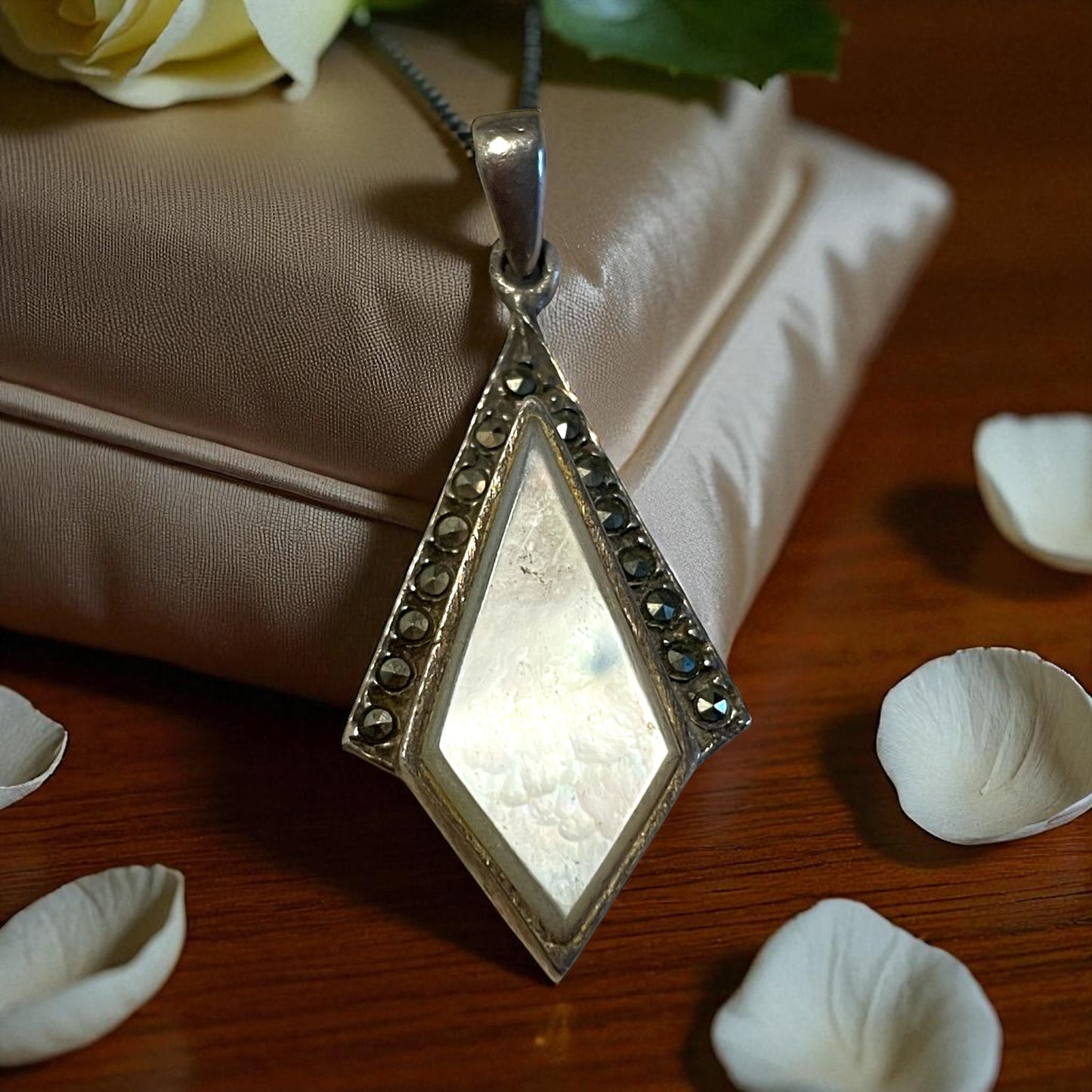 Pendente ciondolo argento 925 con madreperla e marcasiti, stile art déco