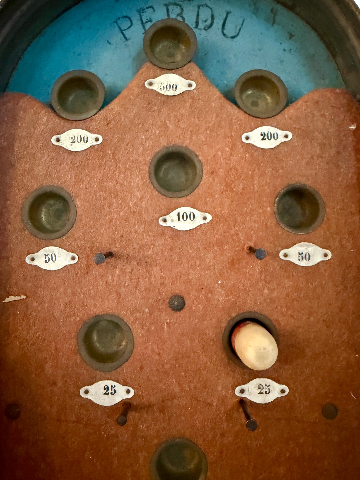 Antico jeu de bagatelle variante Culbuto con sfera e “pallina pesata” ovale