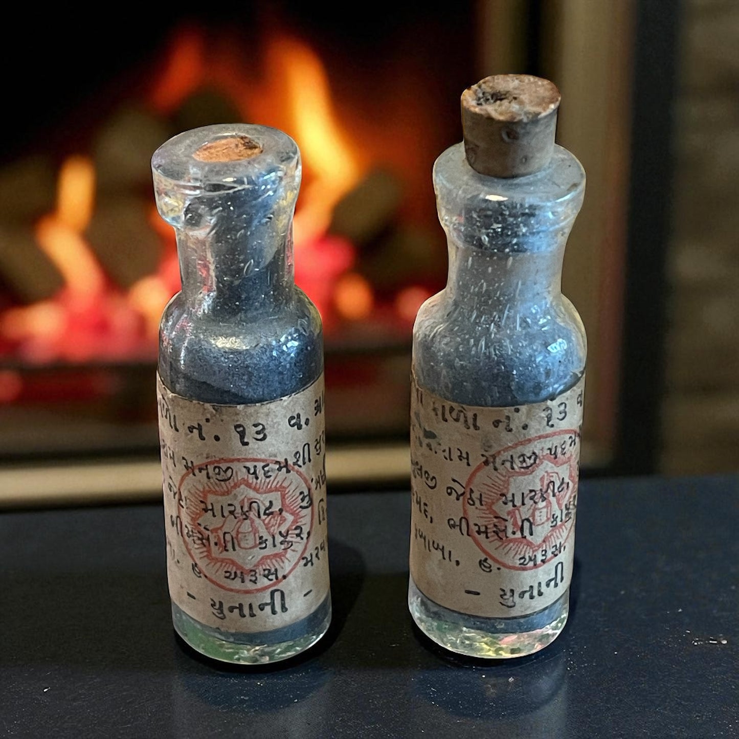 Collezione bottigliette Wunderkammer antiche: medicina, sacralità e profumeria.