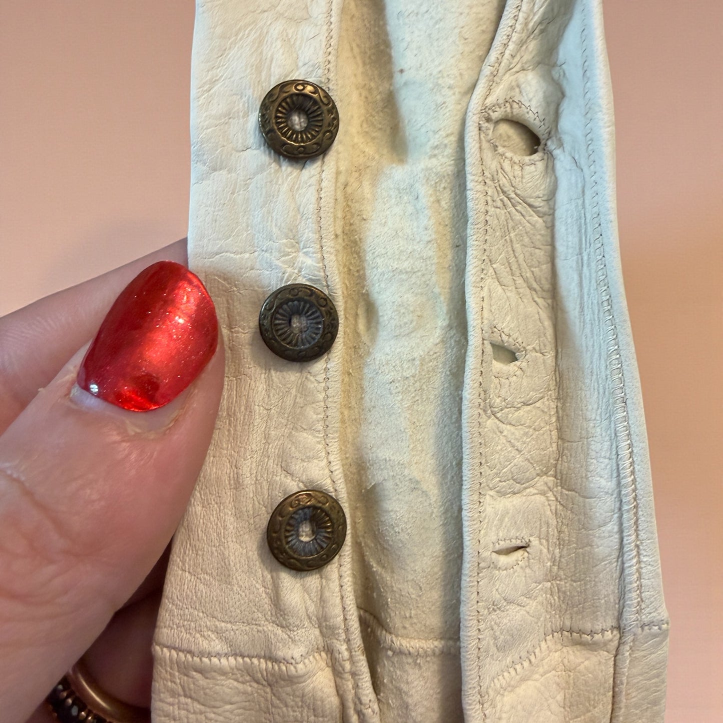 Guanti da sera in pelle sopra gomito mai usati in confezione originale fine ‘800 con cartellino