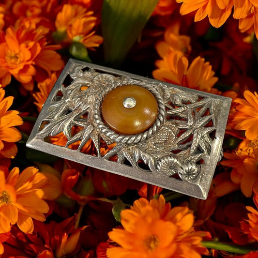 Spilla in argento punzonato con cabochon in resina, art déco anni ‘40, firmata Flam