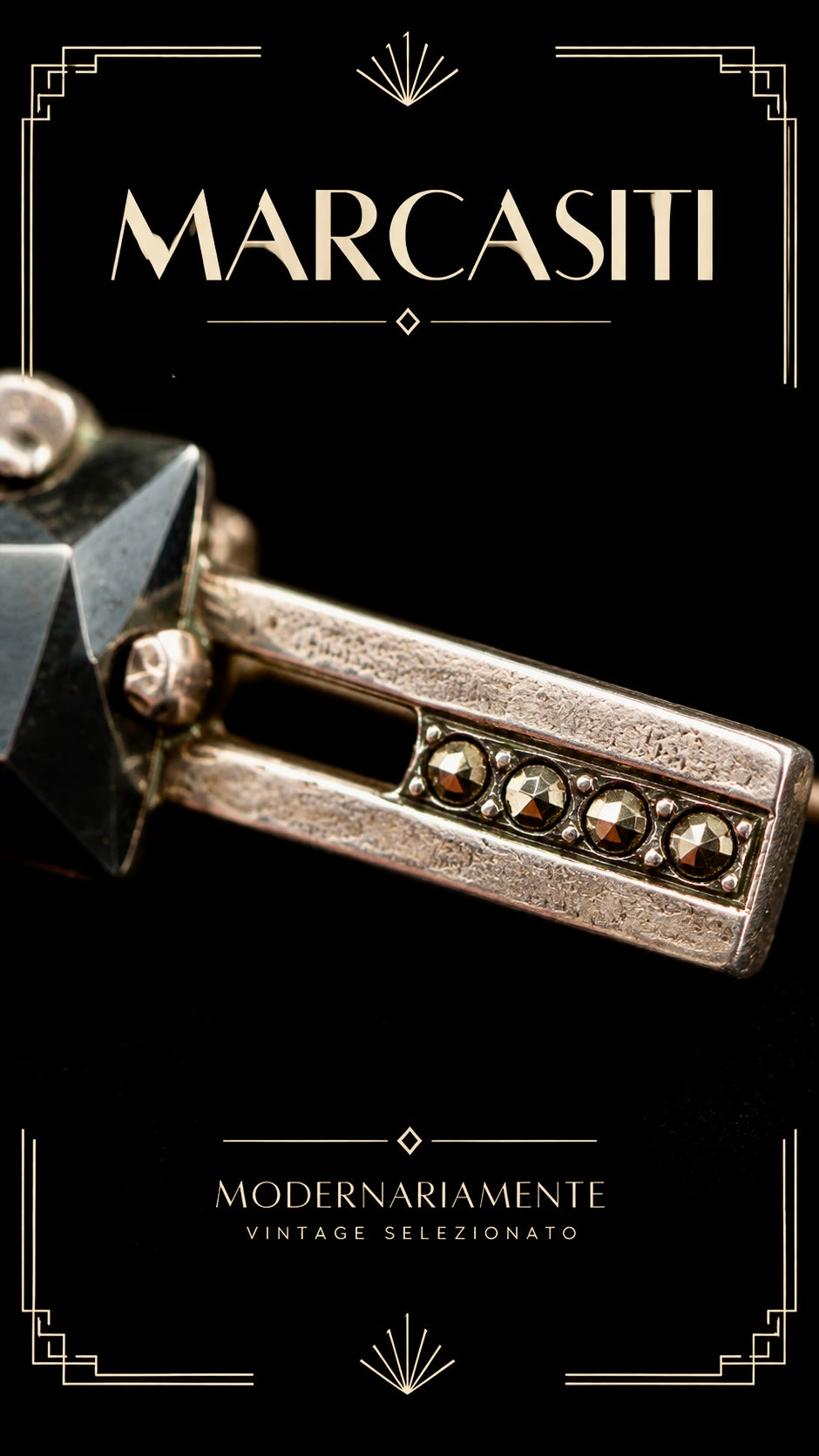 Gioiello art déco spilla in argento punzonato con ematite sfaccettata e marcasiti, anni ‘20-‘30