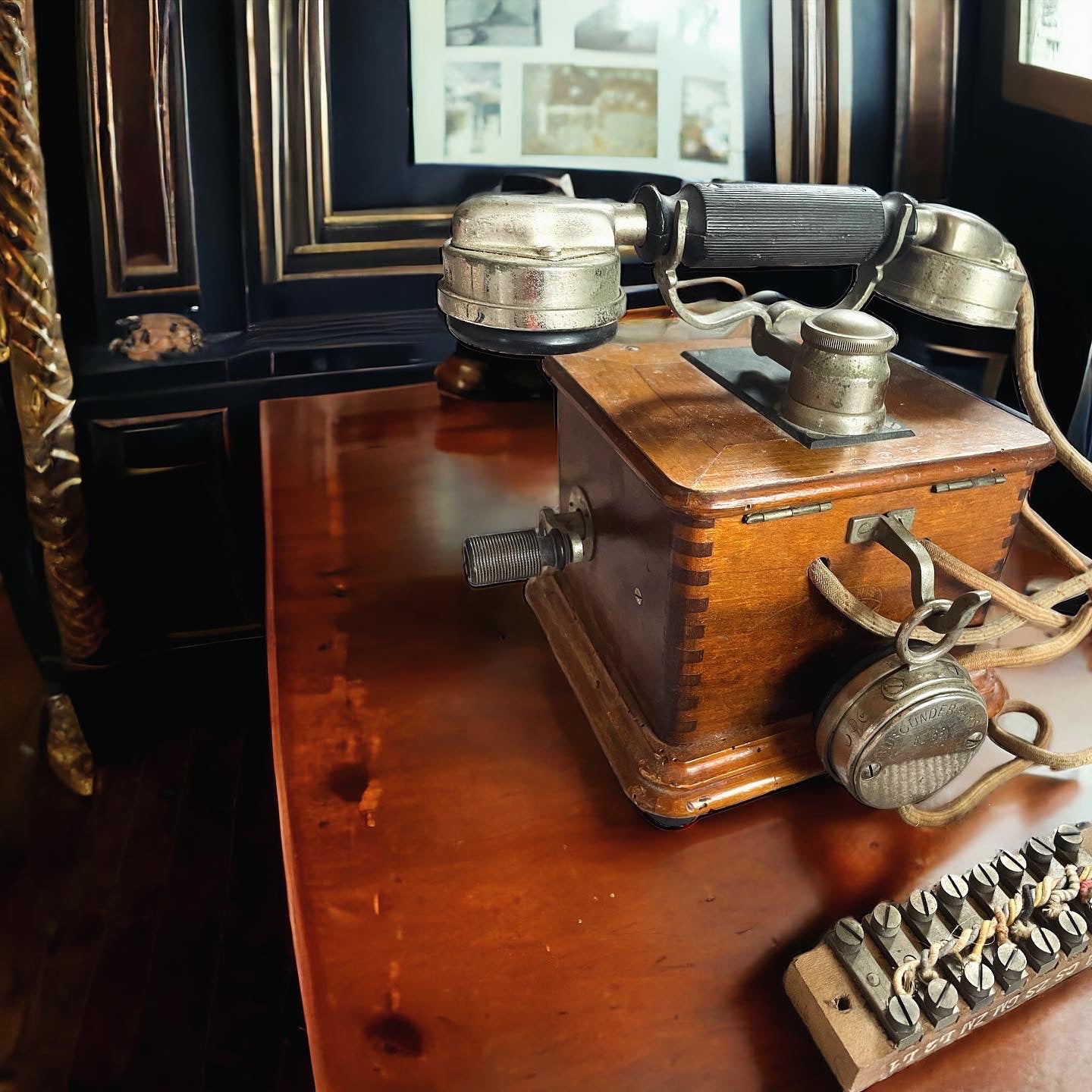 Antique 1920s Hand Crank Telephone