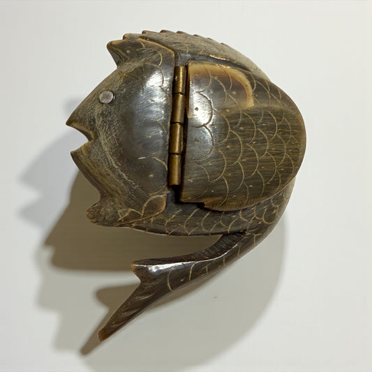 Antica tabacchiera corno zoomorfo a guisa di pesce 