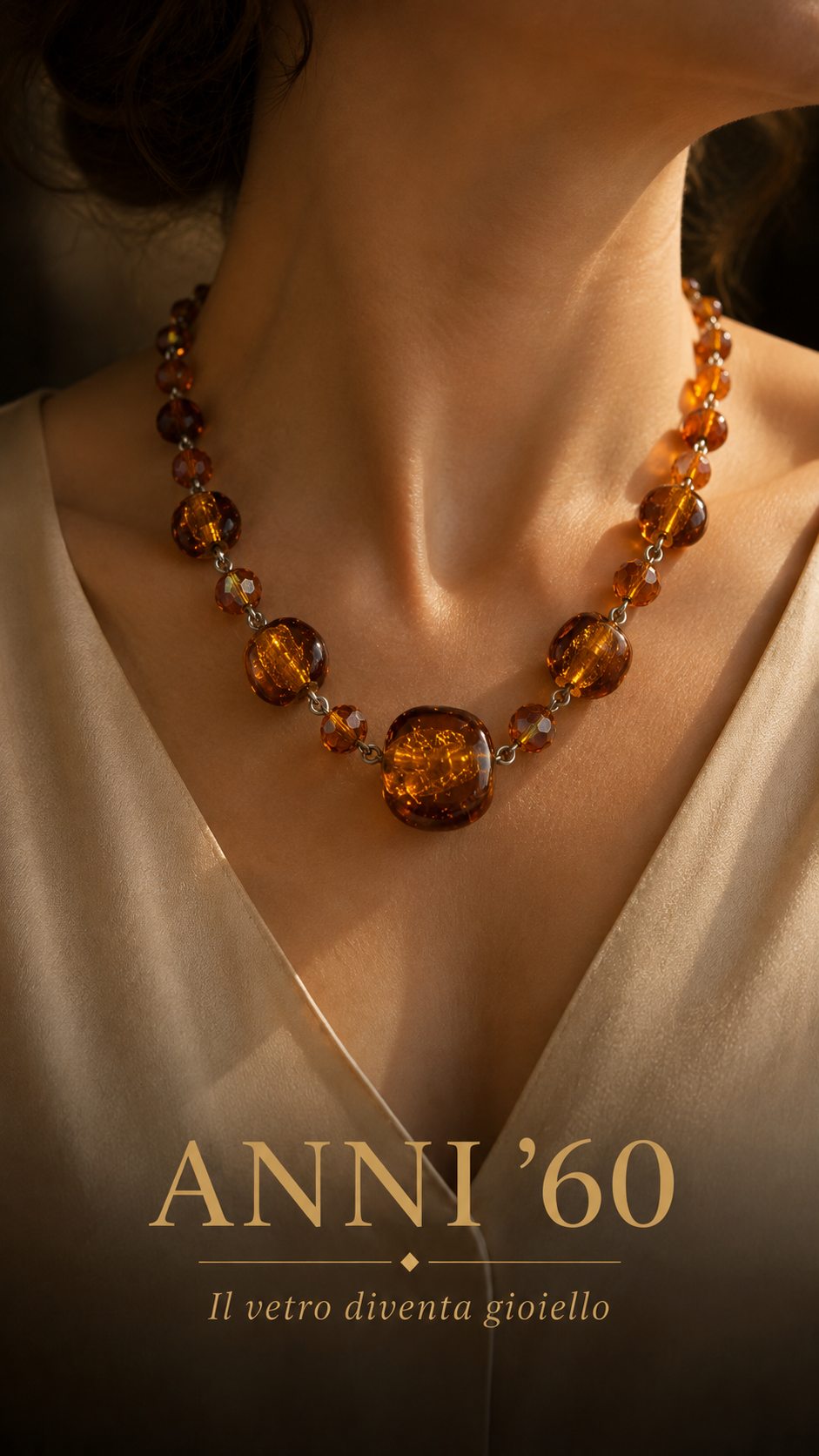 Collana a giro morbido con cristalli Aurora Borealis ed elementi in vetro irregolari con pagliuzze dorate, anni ‘60