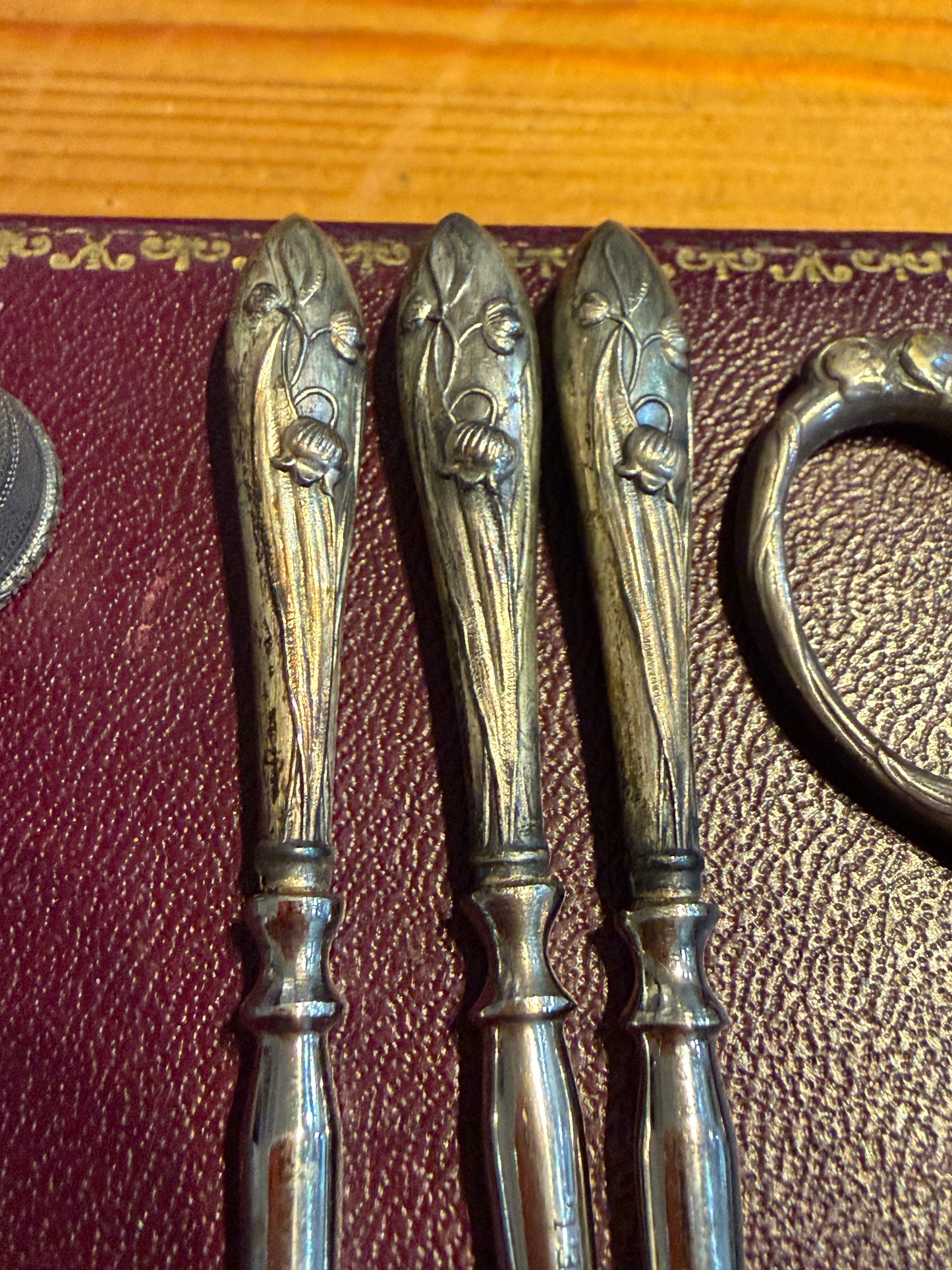 Antico set completo da cucito in custodia, placcato argento, liberty - tardo vittoriano