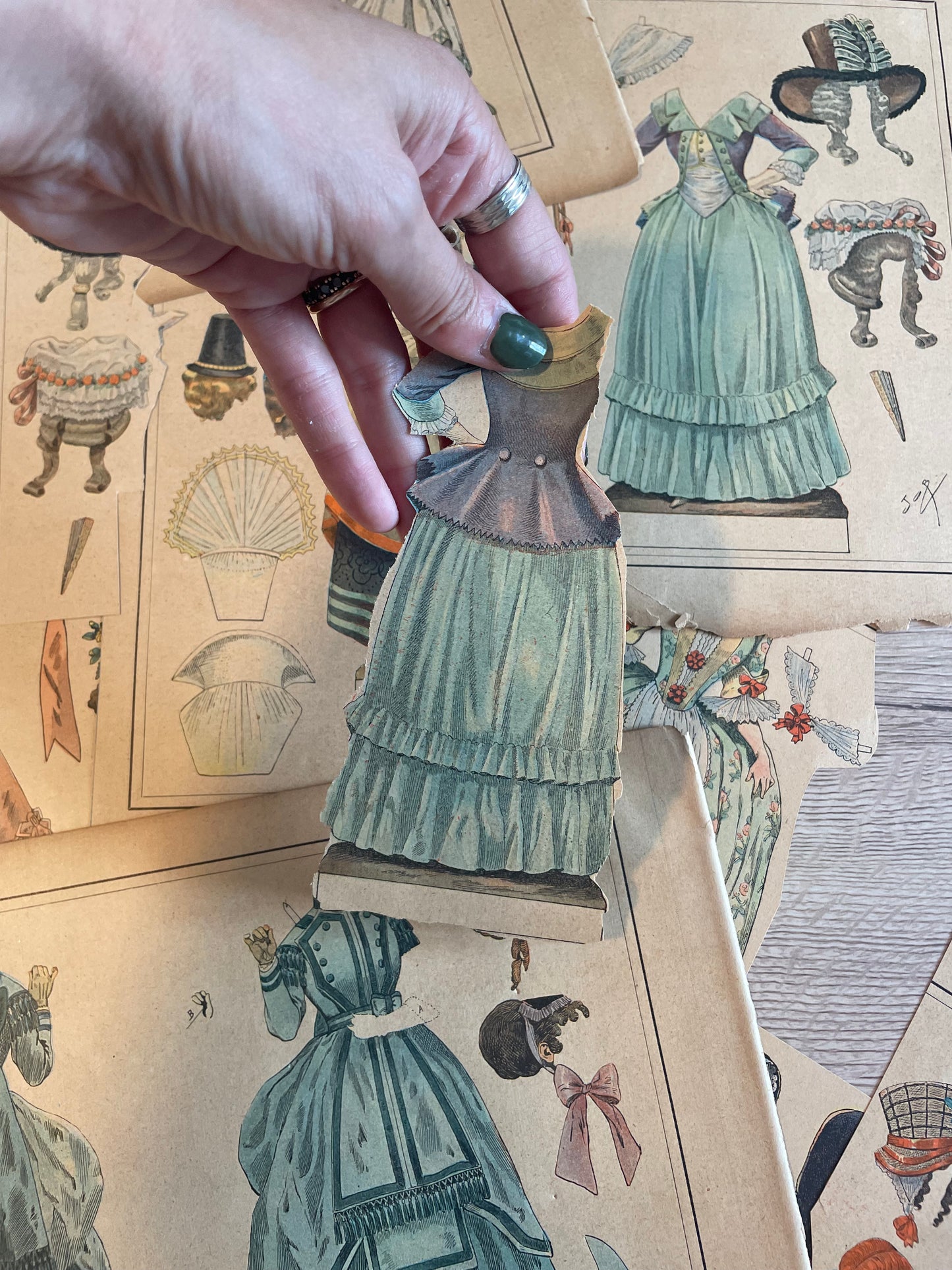 Lotto di tavole con poupées de papier, bambole di carta giochi fine ‘800