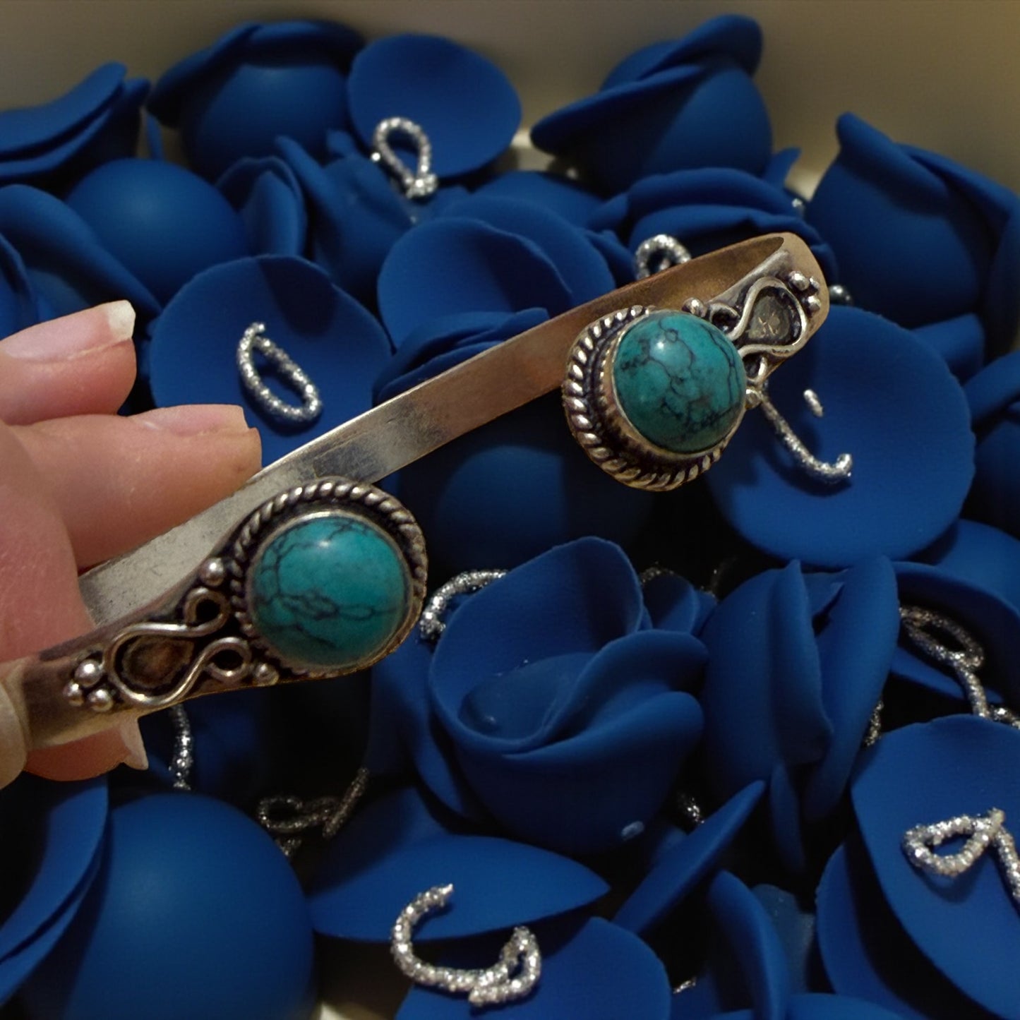 Bracciale aperto boho chic regolabile placcato argento, Nepal ca anni ‘80