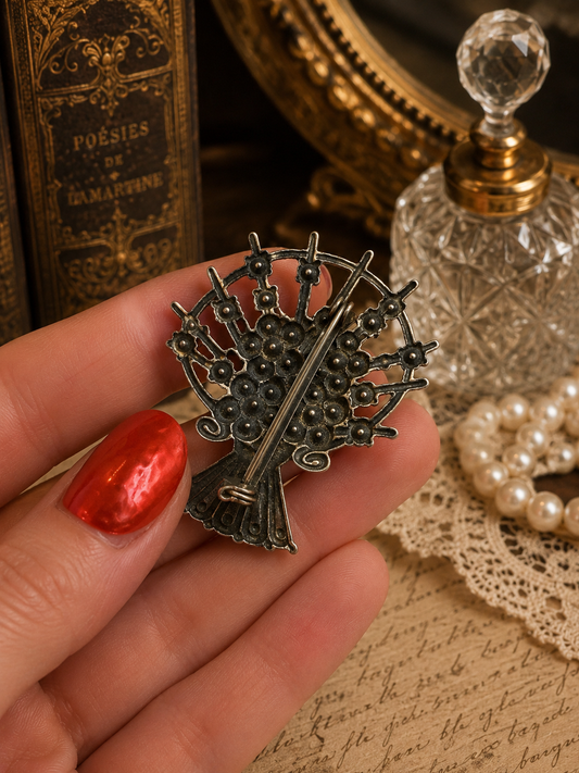 Spilla mid century con bouquet di strass, placcata argento, anni ‘50