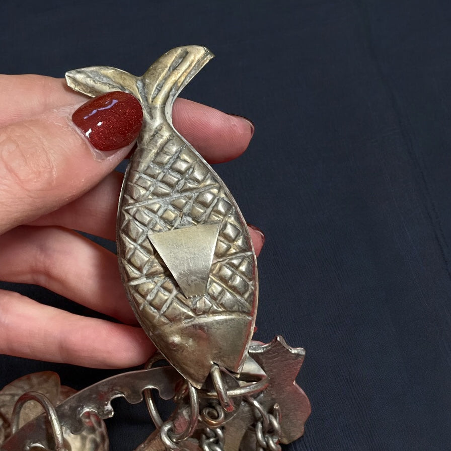 Grande penca placcata argento con amuleti porta fortuna
