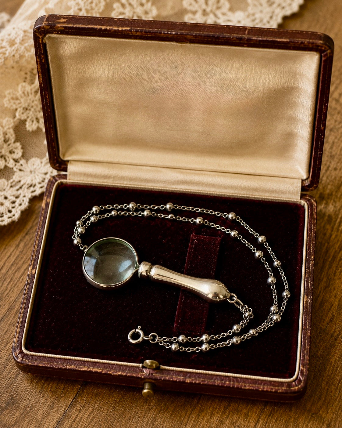Lente da ricamatrice da chatelaine o collana con la sua catena lunga oltre 1 Mt