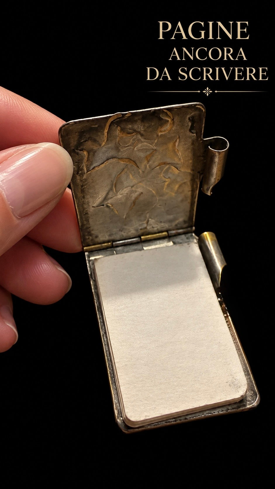 Antico carnet de bal da Châtelaine intonso con decorazione bifacciale liberty floreale e anellino