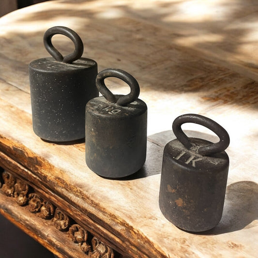 Set di n. 3 pesi antichi 1-2-5 kg da mercato agricolo