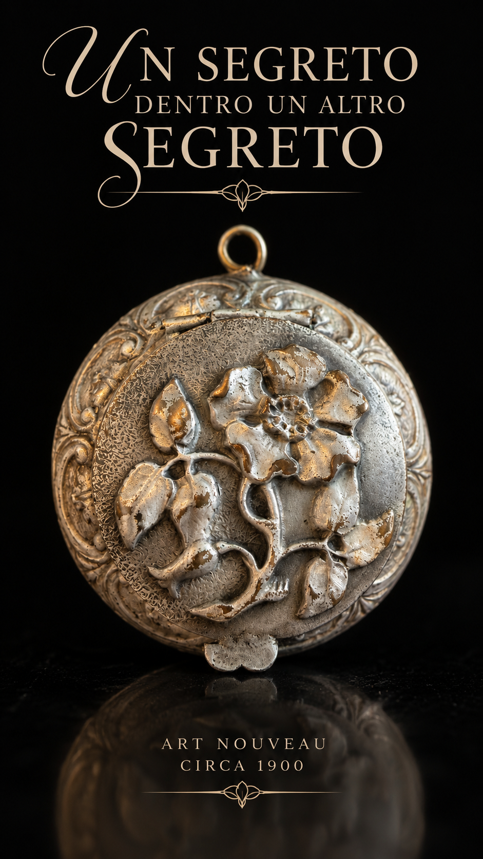 Pendente compact da Châtelaine con specchietto e fève d’epoca porta fortuna