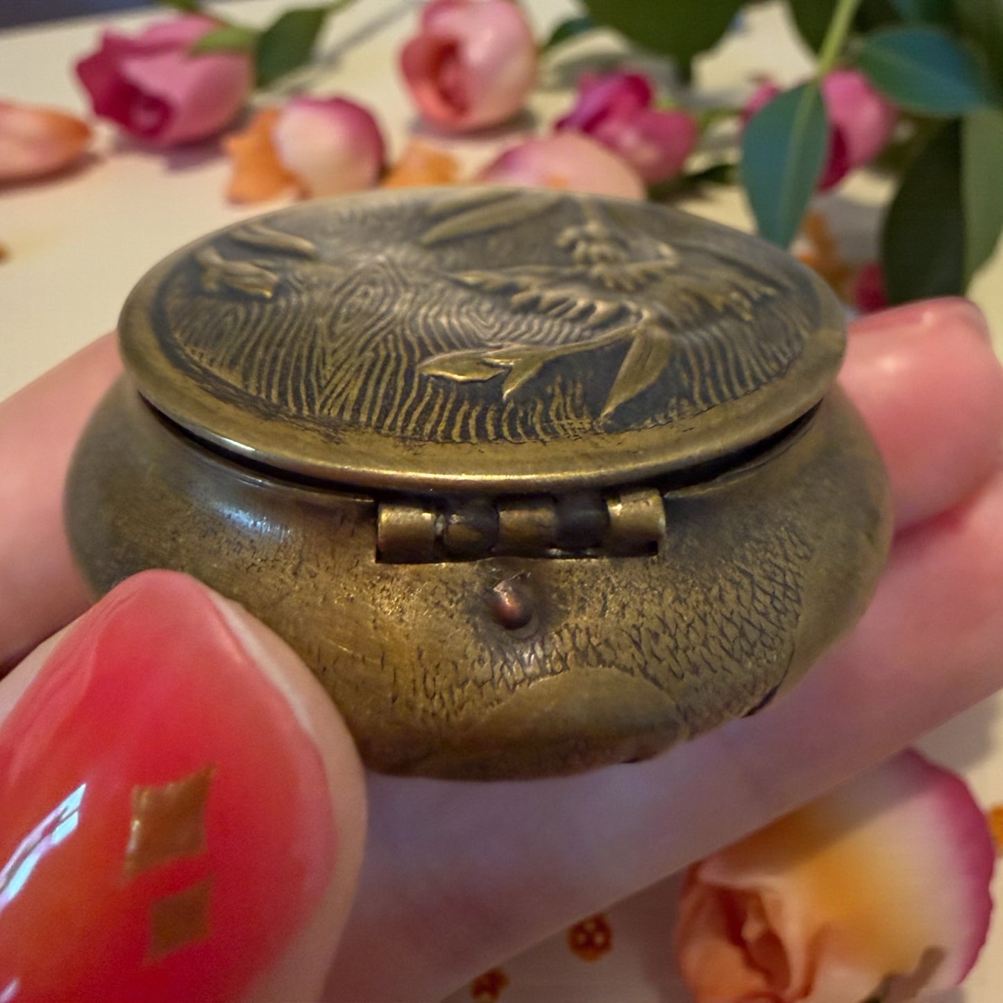 Boite de courtoisie, piccola cipriera con specchio interno Art Nouveau in stile Gallé